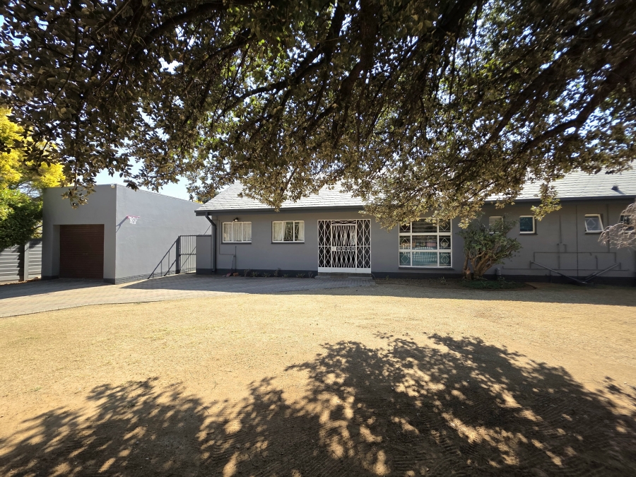 4 Bedroom Property for Sale in Jim Fouchepark Free State